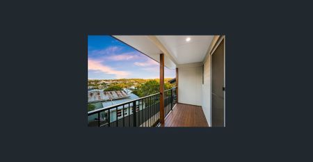 Big & Beautiful 3-bedroom Townhouse - Photo 2