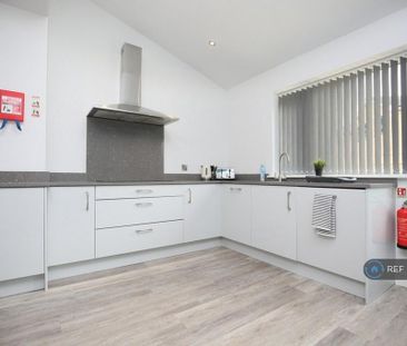 1 bedroom in a house share to rent - Photo 6