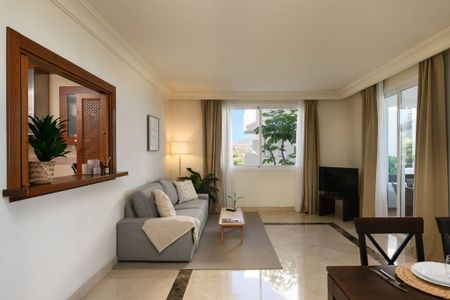 2 bedroom luxury Apartment for rent in Benahavís, Spain - Photo 2