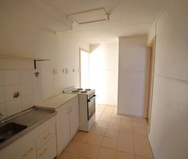 1-bedroom flat - Photo 2
