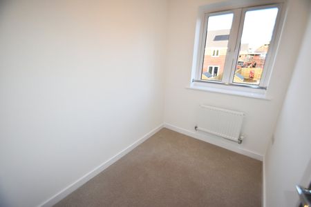2 bedroom semi-detached house to rent - Photo 4
