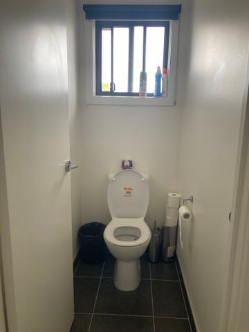 Altona Meadows - Photo 4