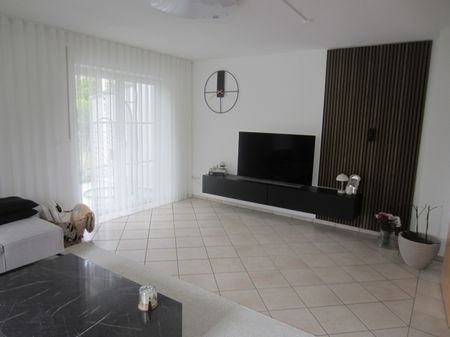 Schönes Reiheneckhaus mit schönen Garten und 3 Stellplätzen - Photo 2