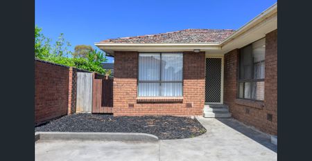 Conveniently located - Photo 3