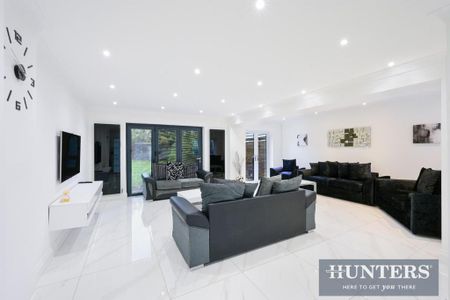 4 bedroom detached house to rent - Photo 4
