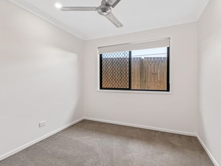 Modern Family Home in a Quiet and Convenient Holmview Location - Photo 4