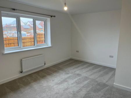 4 bedroom semi-detached house to rent - Photo 2