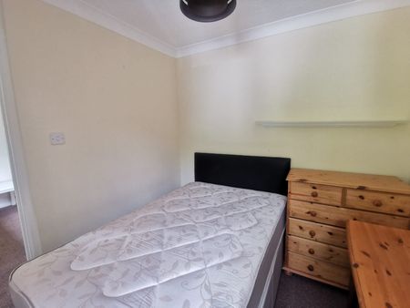 Oaklands 3 - Photo 2