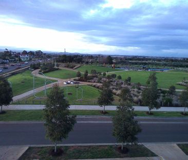 Beautiful 2 Storey Home - 4 Room + Study - Photo 2