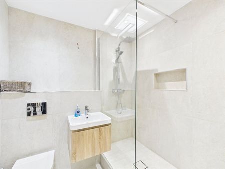 Dovecote Gardens, London, SW14 - Photo 4