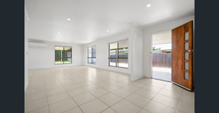 Renovated home with shed - Walking distance to the beach - Photo 2