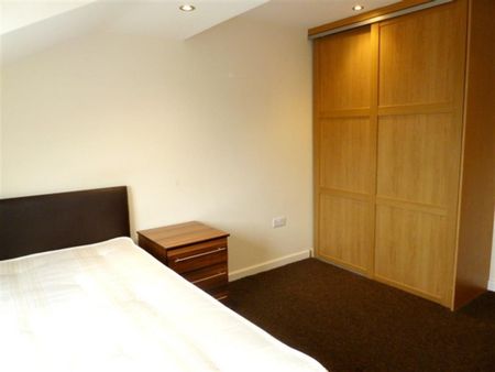 2 bedroom Flat To Let - Photo 3