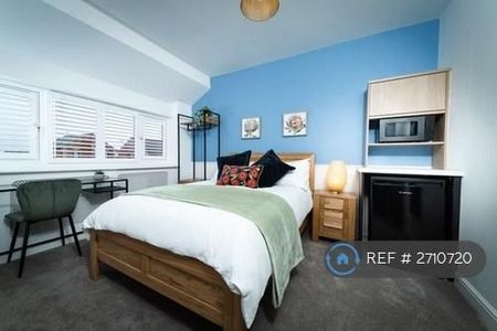 1 bedroom in a house share to rent - Photo 5