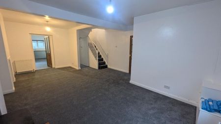 3 bedroom terraced house to rent - Photo 5
