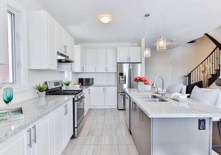 For Lease - 215 Northglen Boulevard, Clarington, Ontario - Photo 5