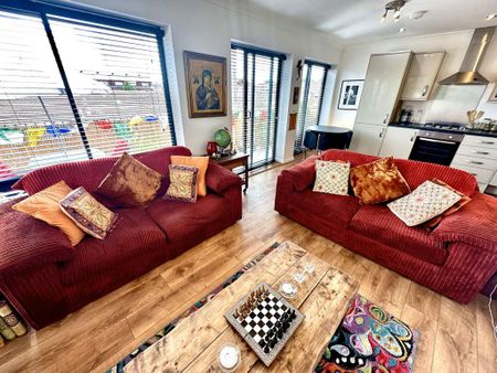 2 bedroom detached house to rent - Photo 2