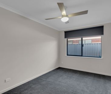 Beautiful Secret Harbour Home Available - SIX MONTH LEASE ONLY - Photo 2