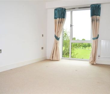 2 double bedroom apartment in the heart of the town centre with vie... - Photo 1