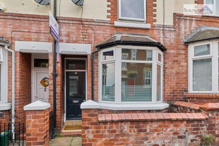 4 bedroom terraced house to rent - Photo 5