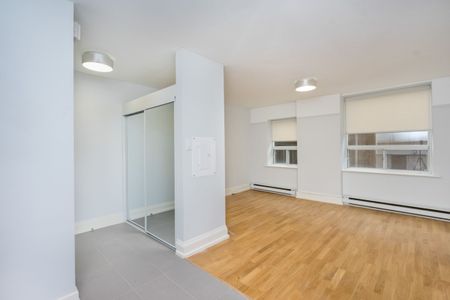 110 Oriole Parkway - Photo 2