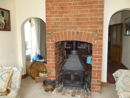 3 bedroom semi-detached house to rent - Photo 2