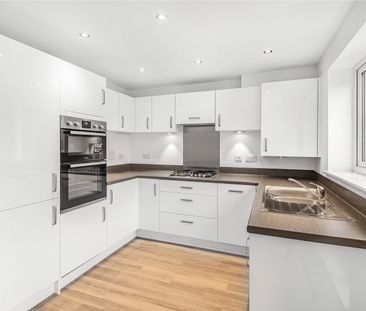 3 bedroom semi-detached house to rent - Photo 4