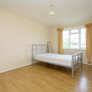 3 bedroom apartment to rent - Photo 2
