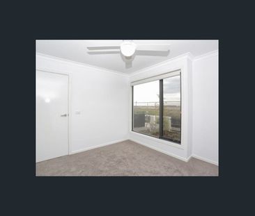 Modern / Spacious 4-Bedroom Home - Photo 2