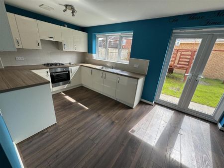 4 bedroom detached house to rent - Photo 4