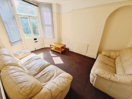 5 Bed Student Accommodation - Photo 3