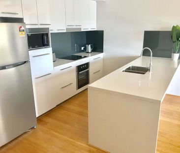 Great Location 2 Bedroom Apartment!!! @$830 Per Week - Photo 2
