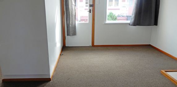 NORTH END BEDSIT - Photo 2