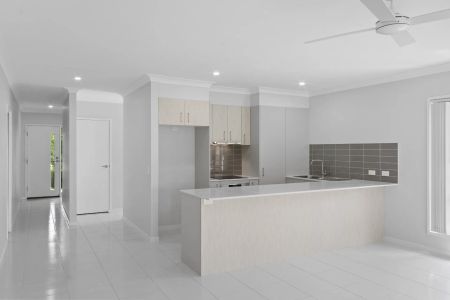 Modern living townhouse with close proximity to schools and public transport - Photo 4