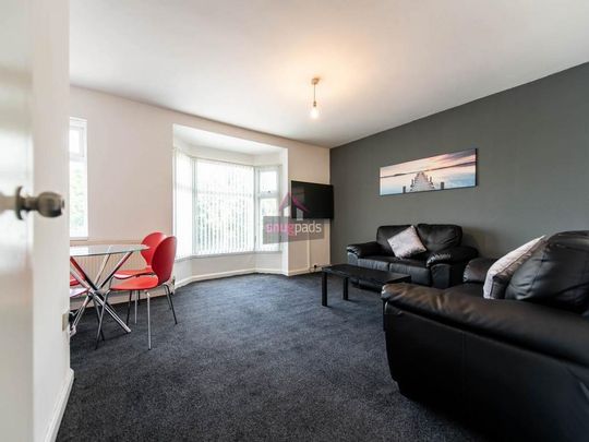 3 bedroom flat to rent - Photo 1