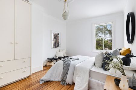 Classic terrace charm in a vibrant village setting - Photo 3