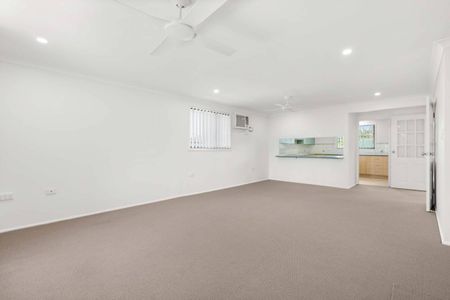 Freshly Renovated 3-Bedroom Home in Central Huskisson - Photo 4