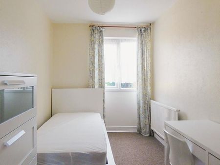 4 bedroom terraced house to rent - Photo 5