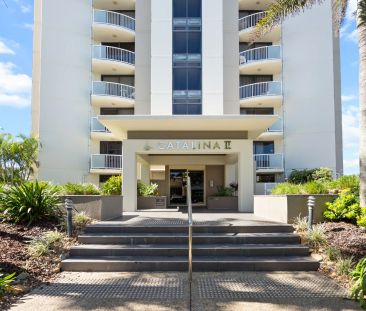 Very Large Apartment in the Heart of the Action - Photo 3