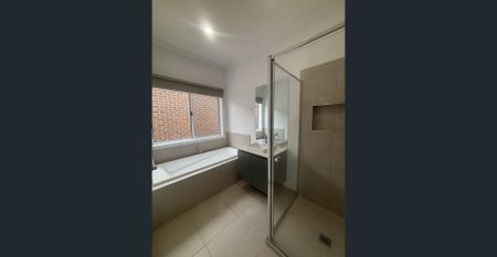 Stunning Near New Home in the Heart of Tarneit - Photo 3