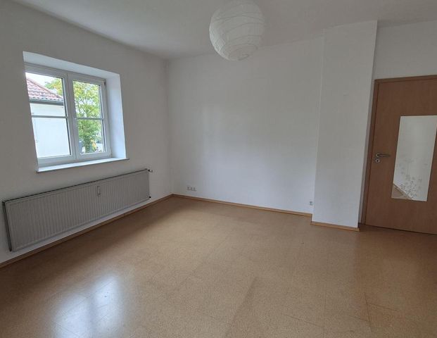 2 Zimmer-Wohnung mit Wintergarten ideal für WG/Pärchen, für 2 Jahre zu vermieten, verkehrsgünstig - Foto 1