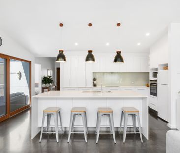 Light-Filled Modern Garden Residence! - Photo 1