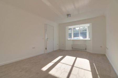 6 bedroom detached house to rent - Photo 2