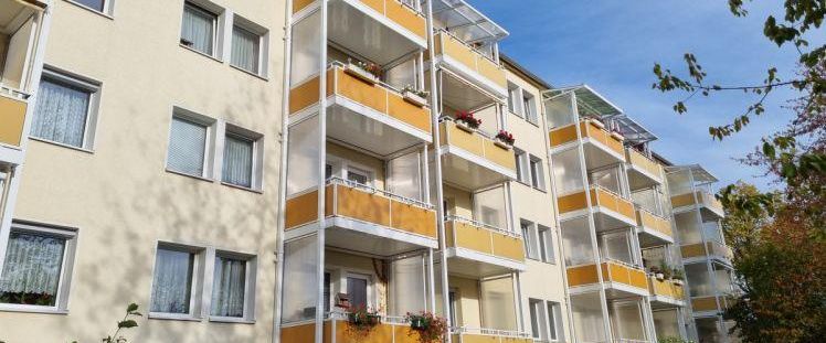 Schöne 2-Raumwohnung mit Balkon mit Blick ins Grüne - Photo 1
