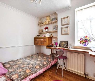 Stockers Lane, Woking, Surrey, GU22 - Photo 2