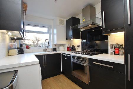 Inkerman Road, Woking - 3 bedrooms Property for lettings - Seymours - Photo 4