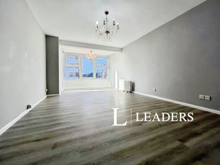 2 bedroom apartment to rent Kingsway, Hove, East Sussex, BN3 - Photo 2