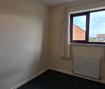 Holm Oak Road, Belmont - Photo 1