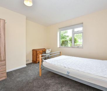 6 bedroom semi-detached house to rent - Photo 3