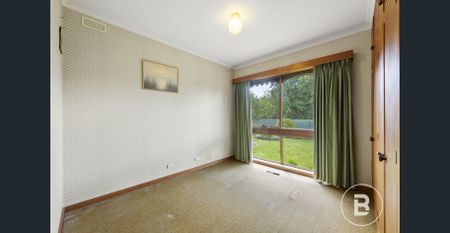 CLASSIC COMFORT & CHARM IN PRESTIGIOUS BROWNS PARADE - Photo 4