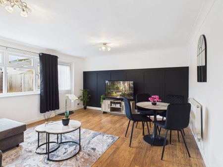 1 bedroom in a house share to rent - Photo 2